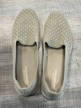 Size 9 Skechers GOwalk Max Slip-On Sneakers in Light beige
